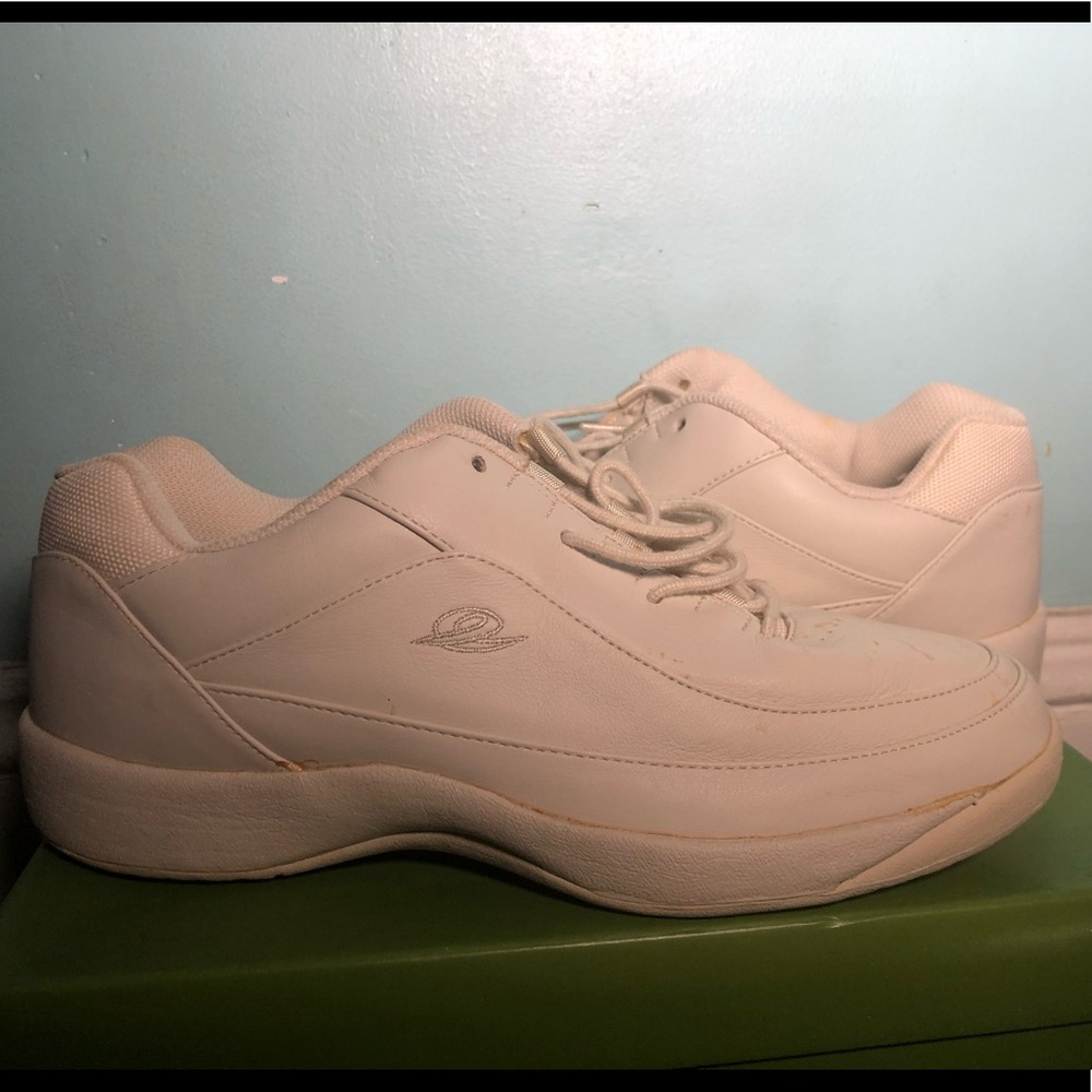 Easy Spirit White Smooth Leather Sneaker